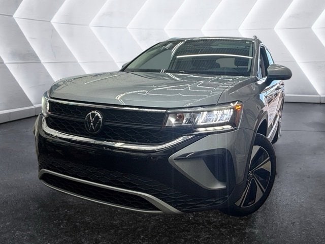 2024 Volkswagen Taos SE's photo
