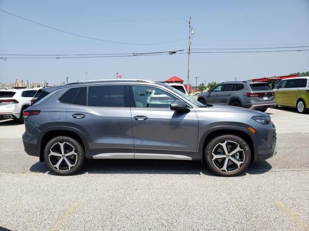 New 2025 Volkswagen Tiguan 2.0T SE SUV