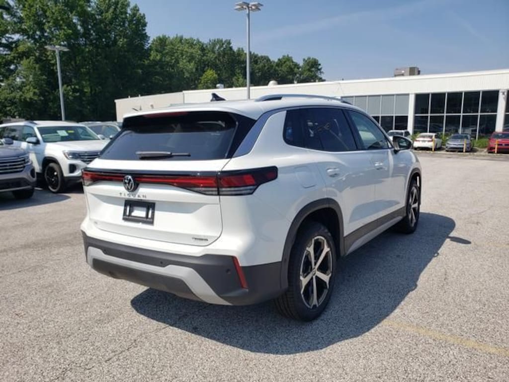 New 2026 Volkswagen Tiguan SE SUV