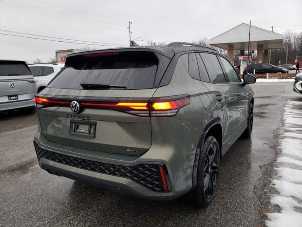 New 2026 Volkswagen Tiguan 2.0T SE R-Line Black SUV