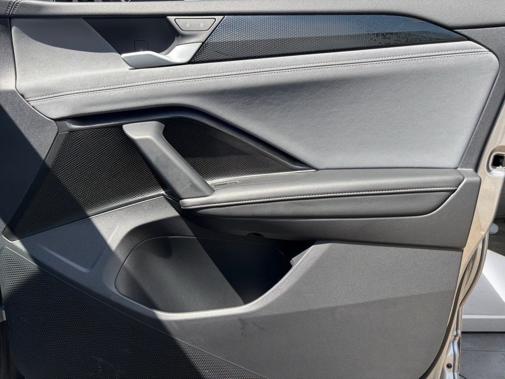 2025 Volkswagen Tiguan SE - Photo 27
