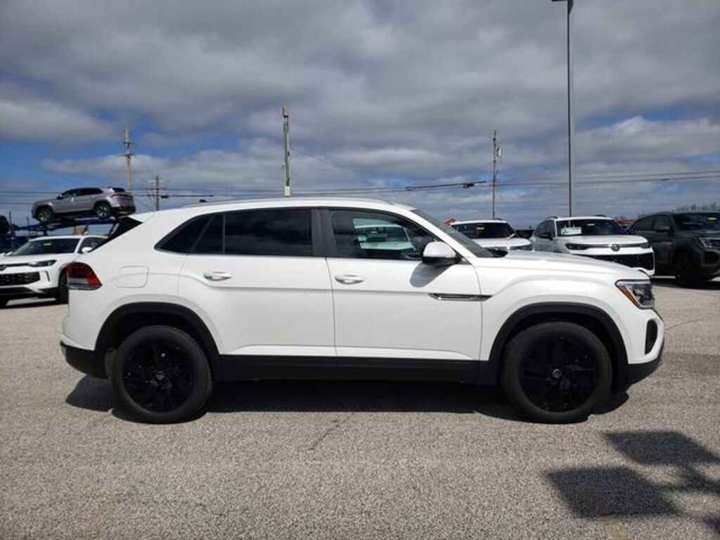 New 2026 Volkswagen Atlas Cross Sport 2.0T SE w/Technology SUV