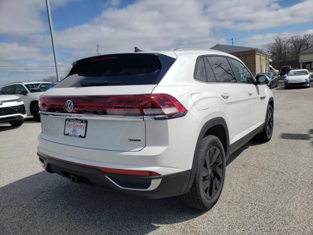 New 2026 Volkswagen Atlas Cross Sport 2.0T SE w/Technology SUV