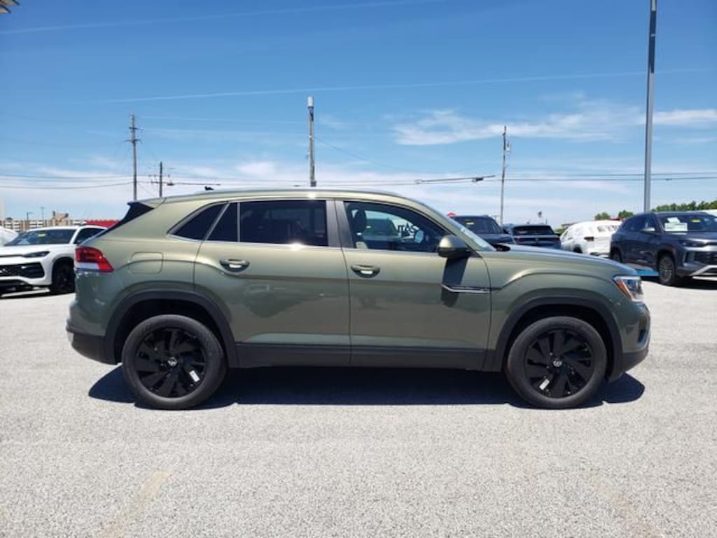 New 2026 Volkswagen Atlas Cross Sport 2.0T SE w/Technology SUV