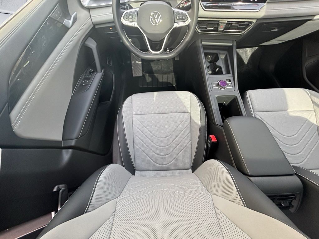 2025 Volkswagen Tiguan SE - Photo 16