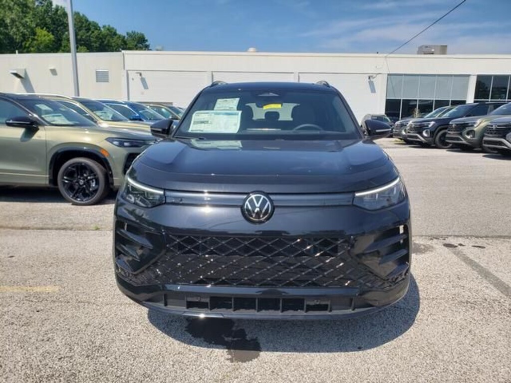 New 2026 Volkswagen Tiguan 2.0T SE R-Line Black SUV