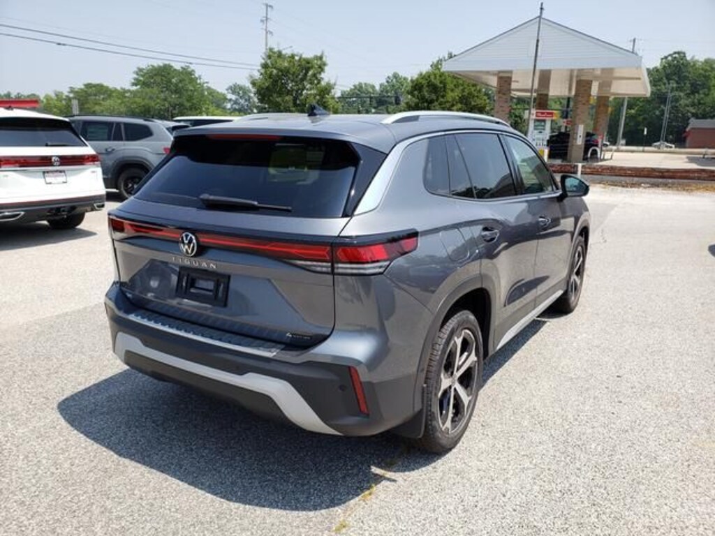 New 2025 Volkswagen Tiguan 2.0T SE SUV