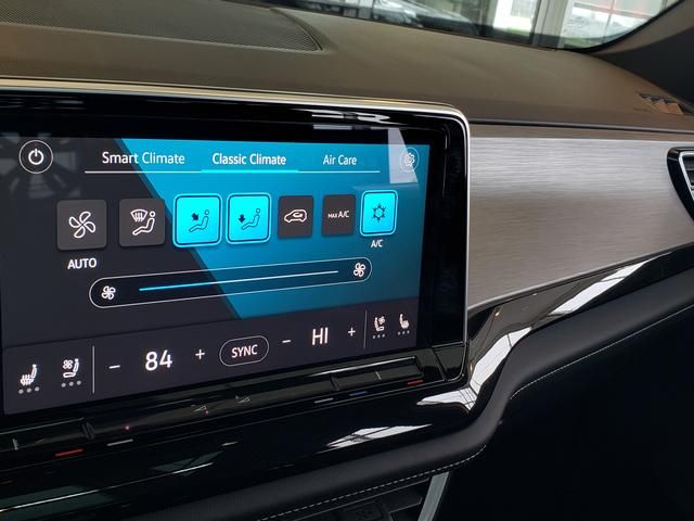 2025 Volkswagen Atlas Cross Sport SE w/Tech - Photo 10