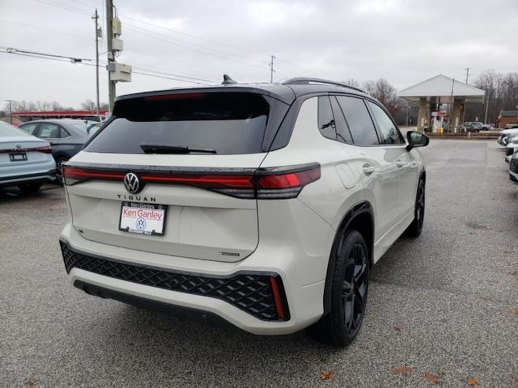 New 2026 Volkswagen Tiguan 2.0T SE R-Line Black SUV