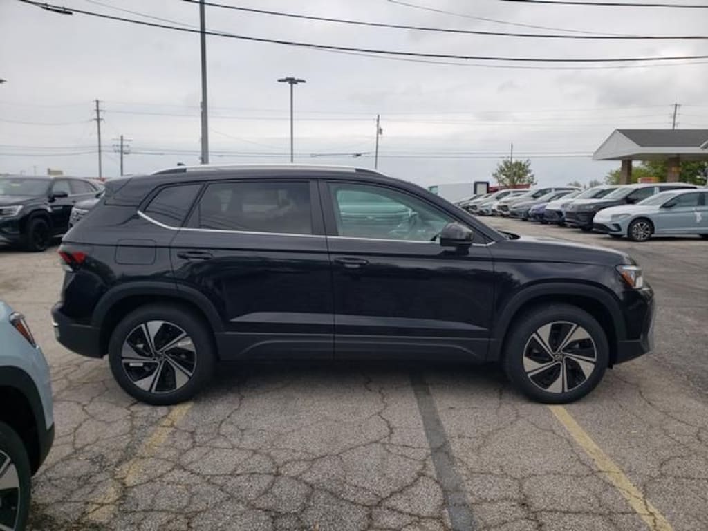 New 2026 Volkswagen Taos 1.5T SE SUV