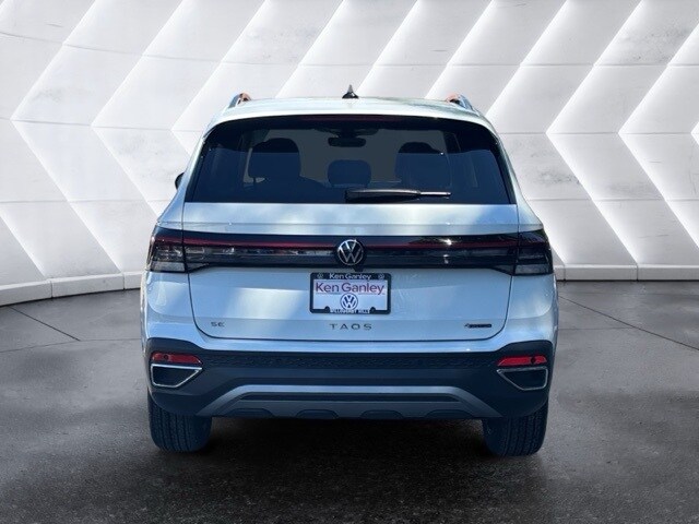 2025 Volkswagen Taos SE photo 3