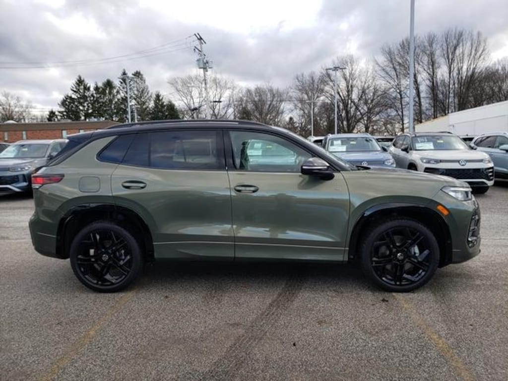 New 2026 Volkswagen Tiguan 2.0T SE R-Line Black SUV