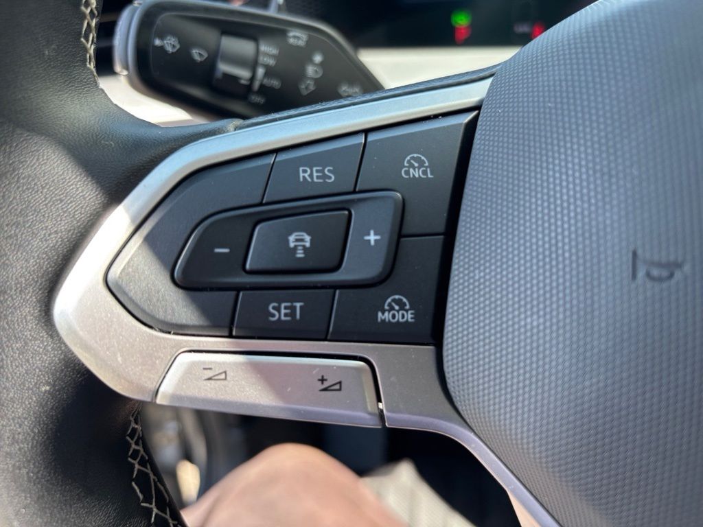 2025 Volkswagen Tiguan SE - Photo 21