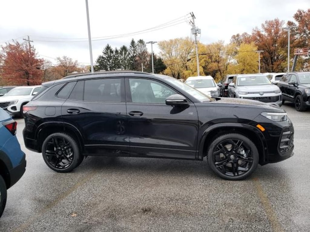 New 2026 Volkswagen Tiguan 2.0T SE R-Line Black SUV