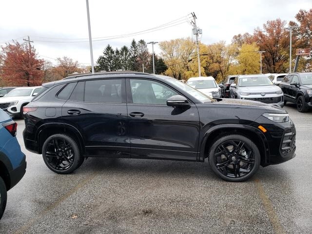 2026 Volkswagen Tiguan SE R-Line Black photo 3