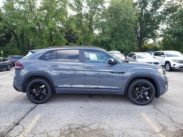 2026 Volkswagen Atlas Cross Sport SEL R-Line photo 2