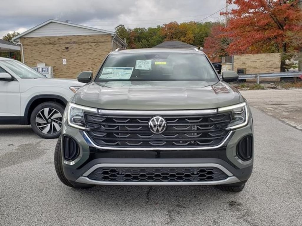 New 2026 Volkswagen Atlas Cross Sport 2.0T SE w/Technology SUV