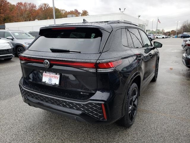 2026 Volkswagen Tiguan SE R-Line Black photo 4