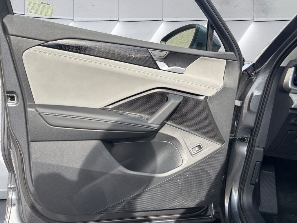 2025 Volkswagen Tiguan SE - Photo 25
