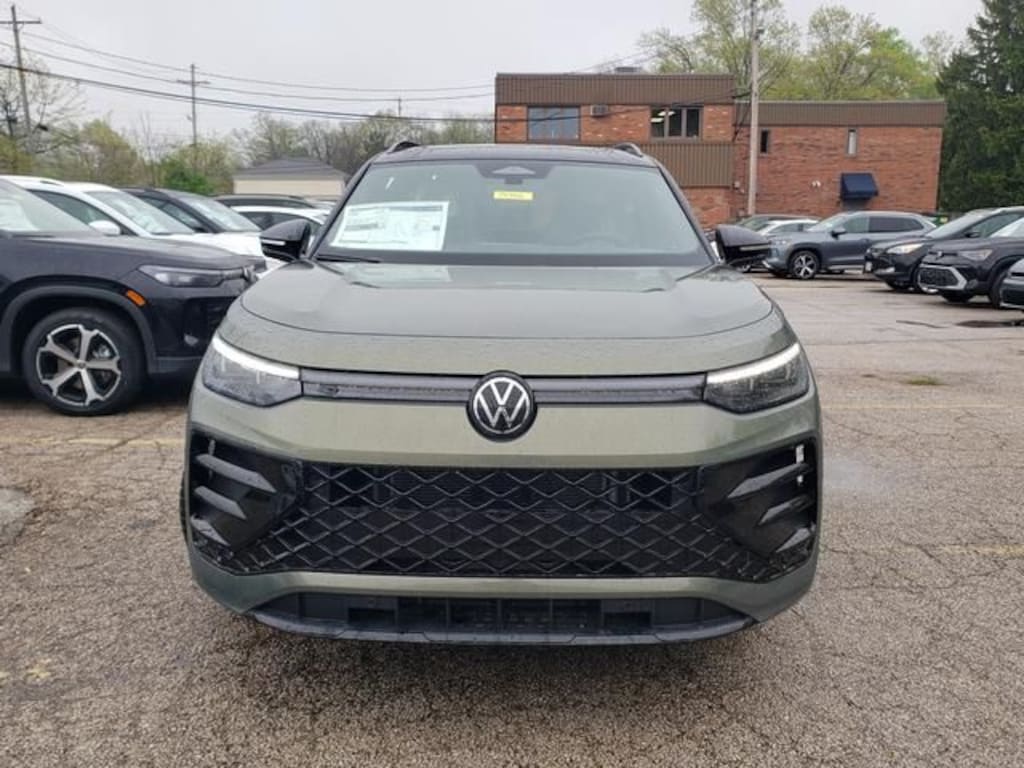 New 2026 Volkswagen Tiguan 2.0T SE R-Line Black SUV