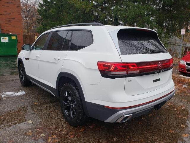 2025 Volkswagen Atlas Peak Edition photo 3