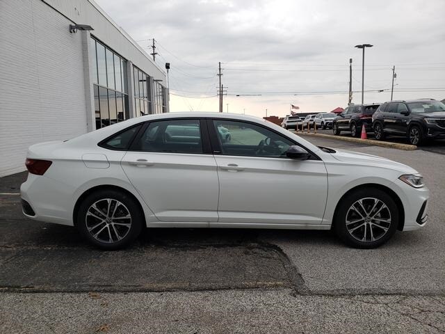 2025 Volkswagen Jetta 1.5T Sport photo 3