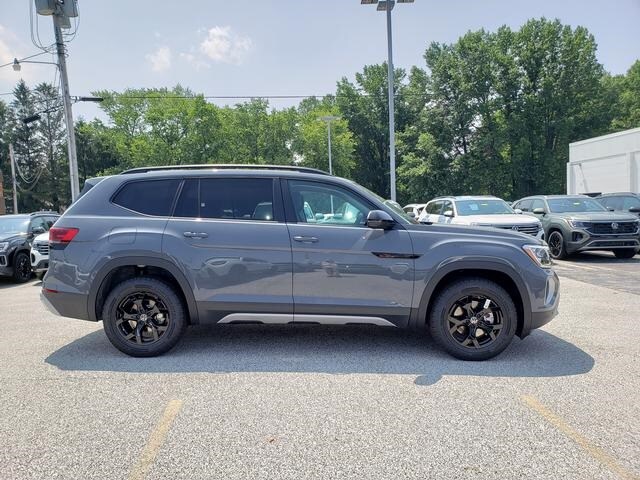 2025 Volkswagen Atlas Peak Edition SE photo 3