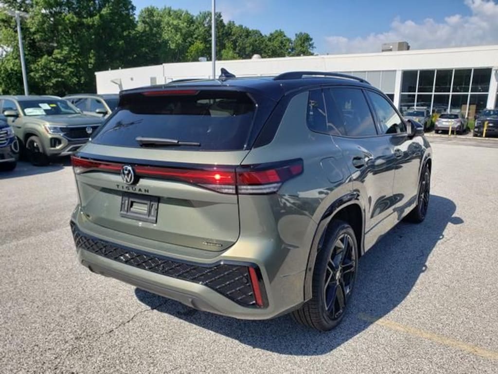 New 2026 Volkswagen Tiguan 2.0T SE R-Line Black SUV