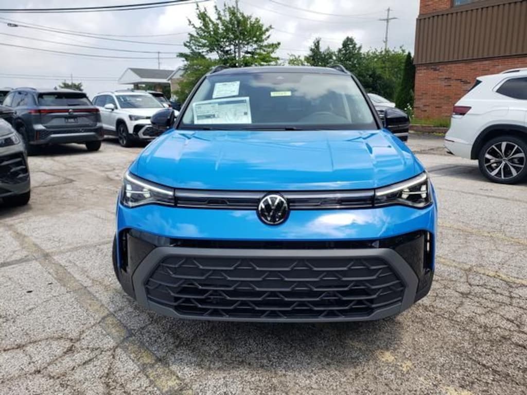 New 2026 Volkswagen Taos 1.5T SE Black SUV