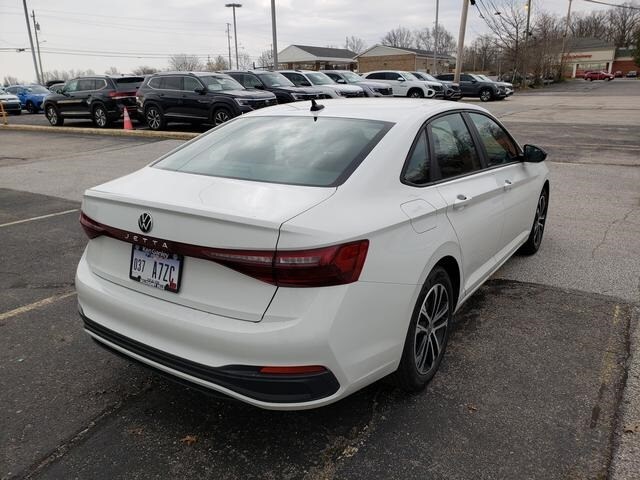 2025 Volkswagen Jetta 1.5T Sport photo 4