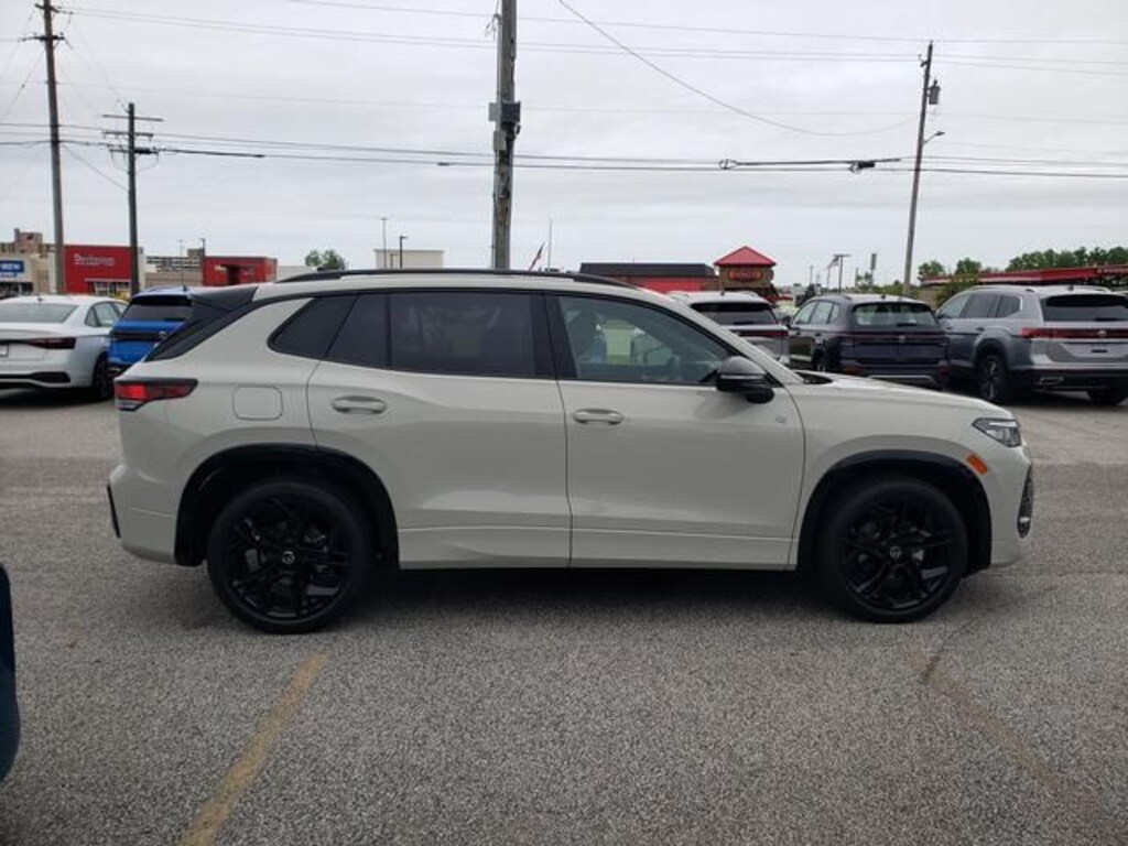 New 2026 Volkswagen Tiguan 2.0T SE R-Line Black SUV