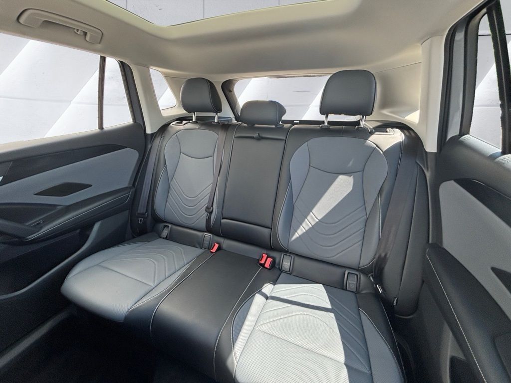 2025 Volkswagen Tiguan SE - Photo 19