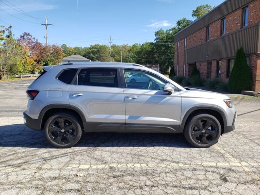 New 2025 Volkswagen Taos 1.5T SEL SUV