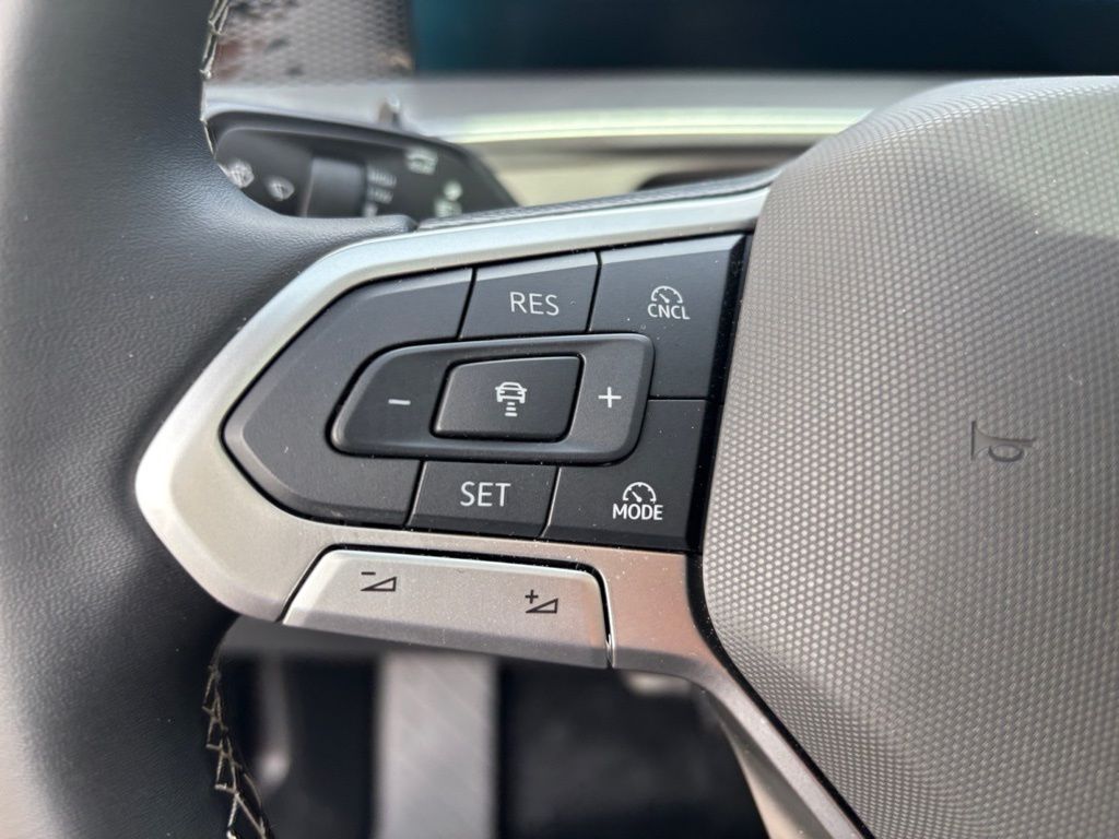 2025 Volkswagen Tiguan SE - Photo 20