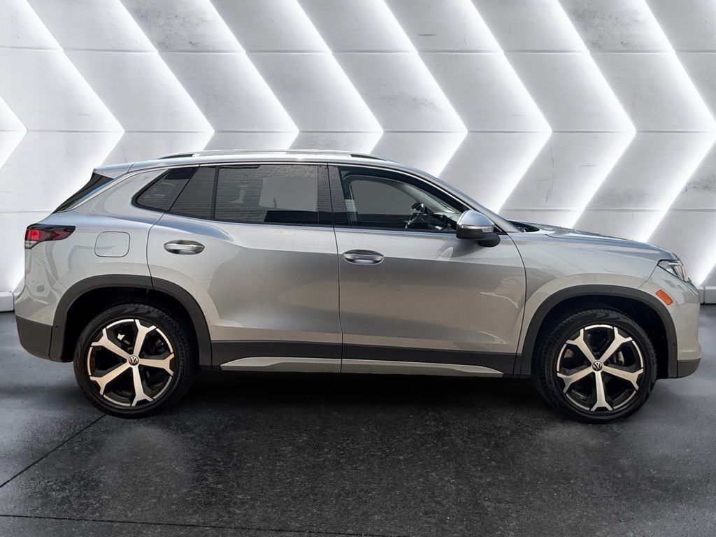 2025 Volkswagen Tiguan SE - Photo 6