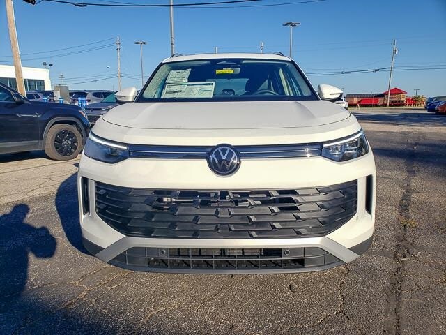 2025 Volkswagen Tiguan SE photo 2