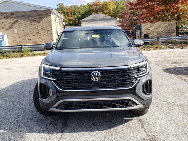 2026 Volkswagen Atlas Cross Sport SE photo 2