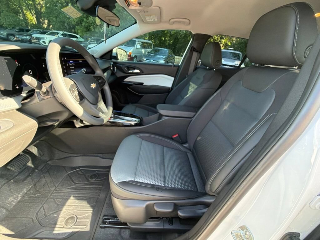 Used 2026 Chevrolet Trax LT SUV