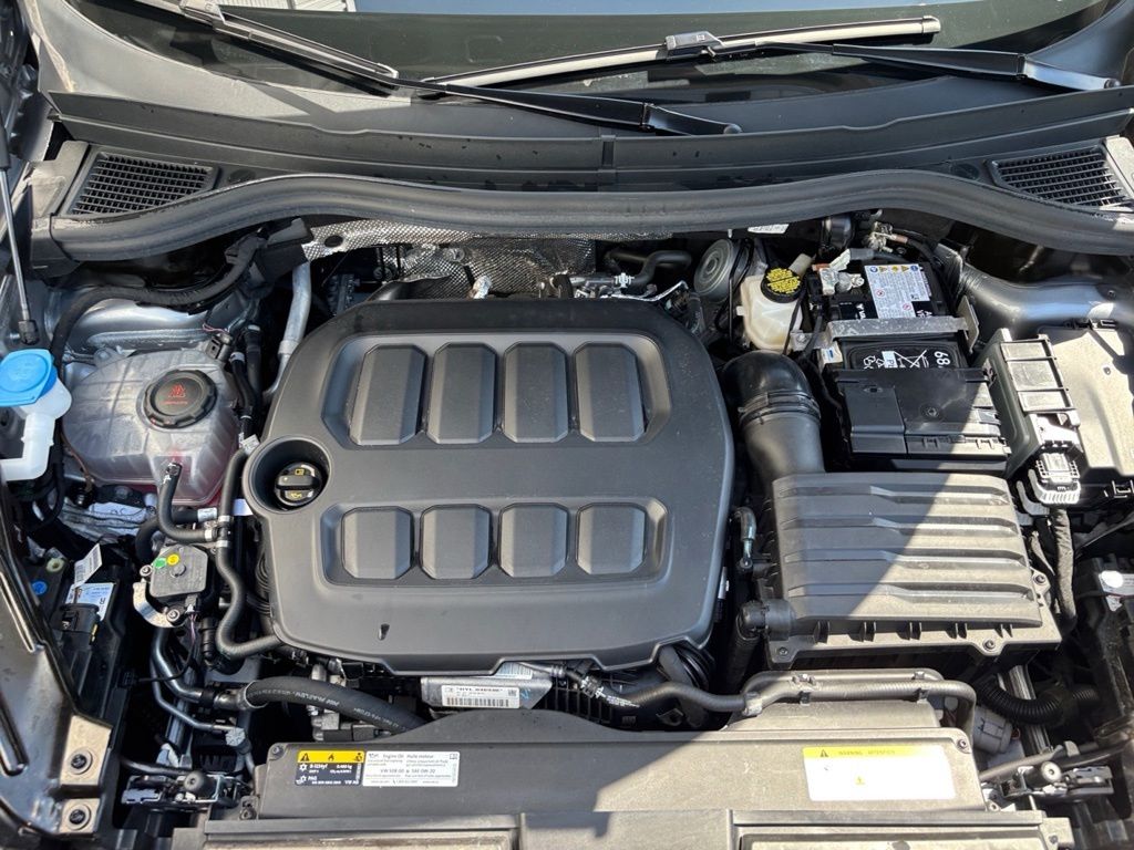 2025 Volkswagen Tiguan SE - Photo 10