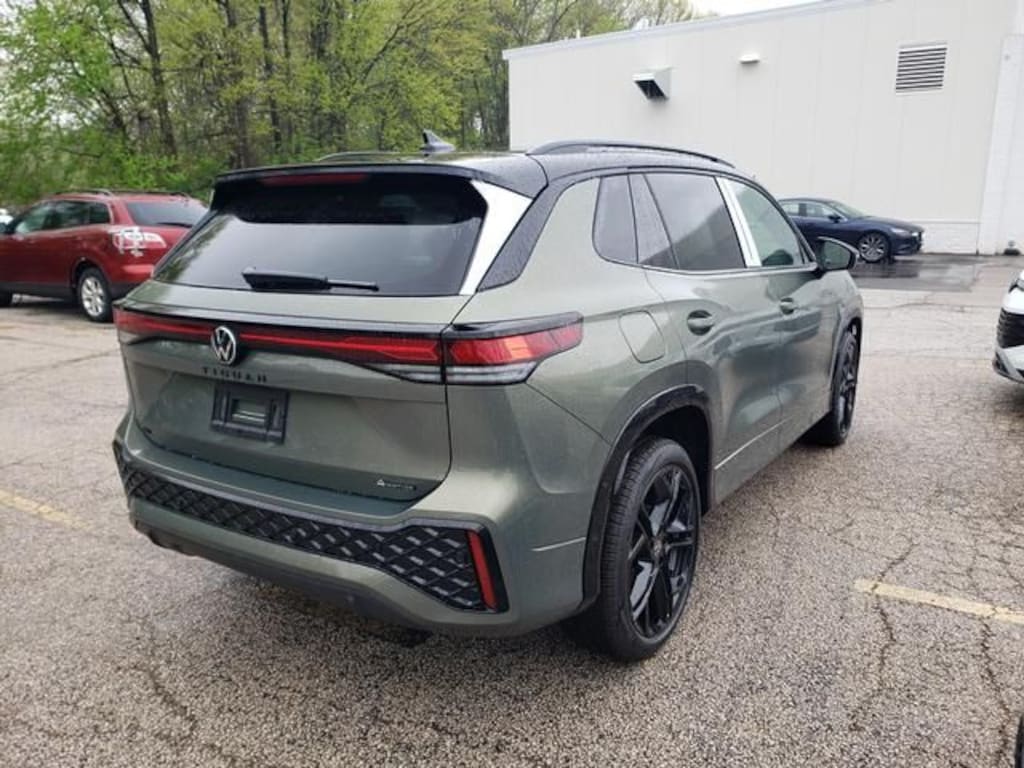 New 2026 Volkswagen Tiguan 2.0T SE R-Line Black SUV