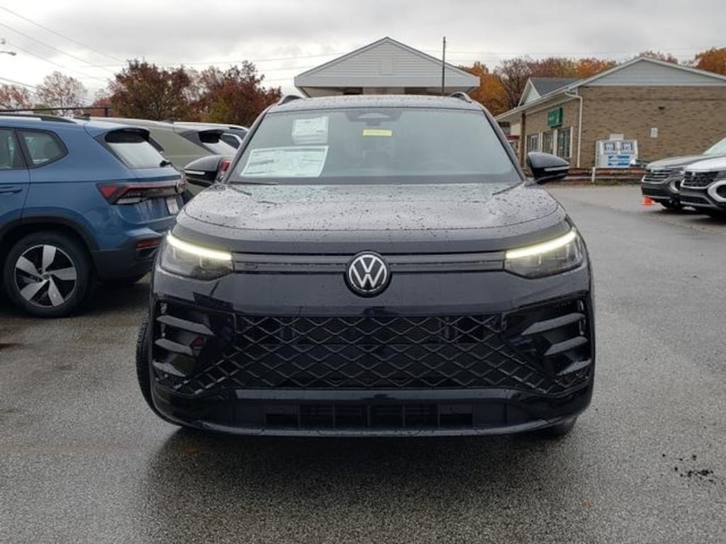 New 2026 Volkswagen Tiguan 2.0T SE R-Line Black SUV