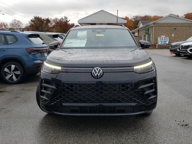 2026 Volkswagen Tiguan SE R-Line Black photo 2