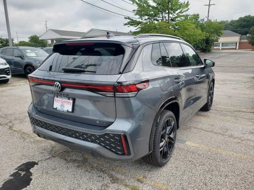 New 2026 Volkswagen Tiguan SE R-Line Black SUV