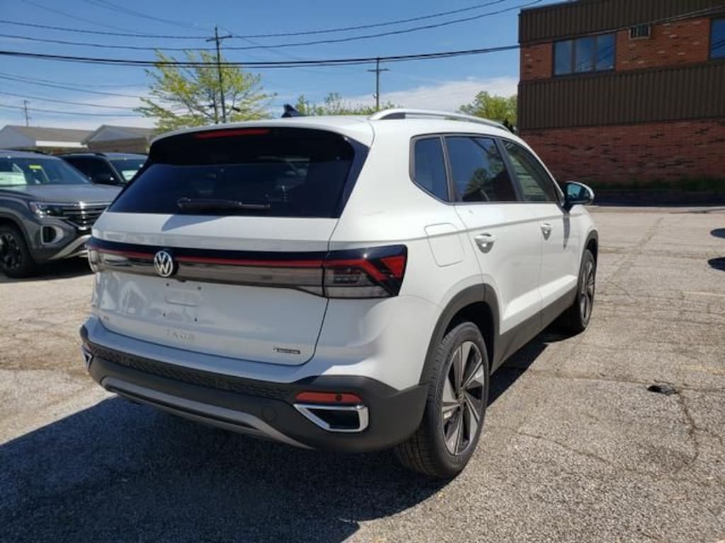 New 2026 Volkswagen Taos 1.5T SE SUV