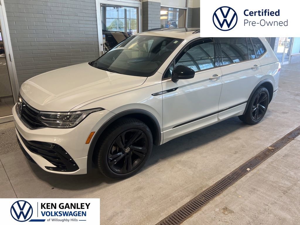 2024 Volkswagen Tiguan 2.0T SE R-Line Black 4Motion's photo