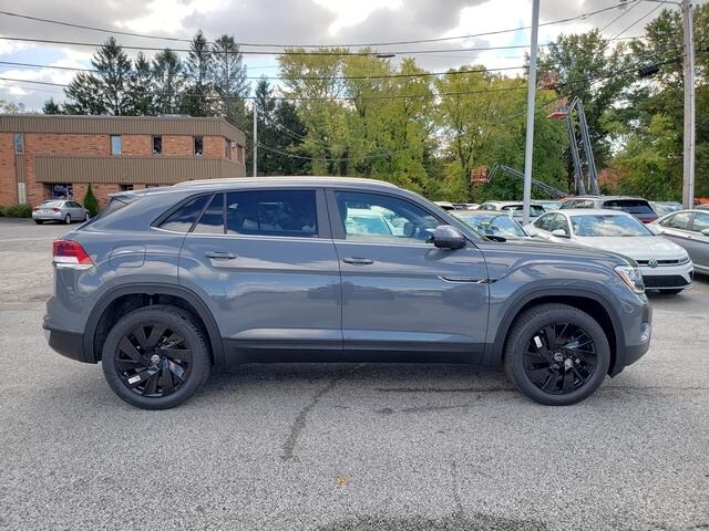 2026 Volkswagen Atlas Cross Sport SE photo 3