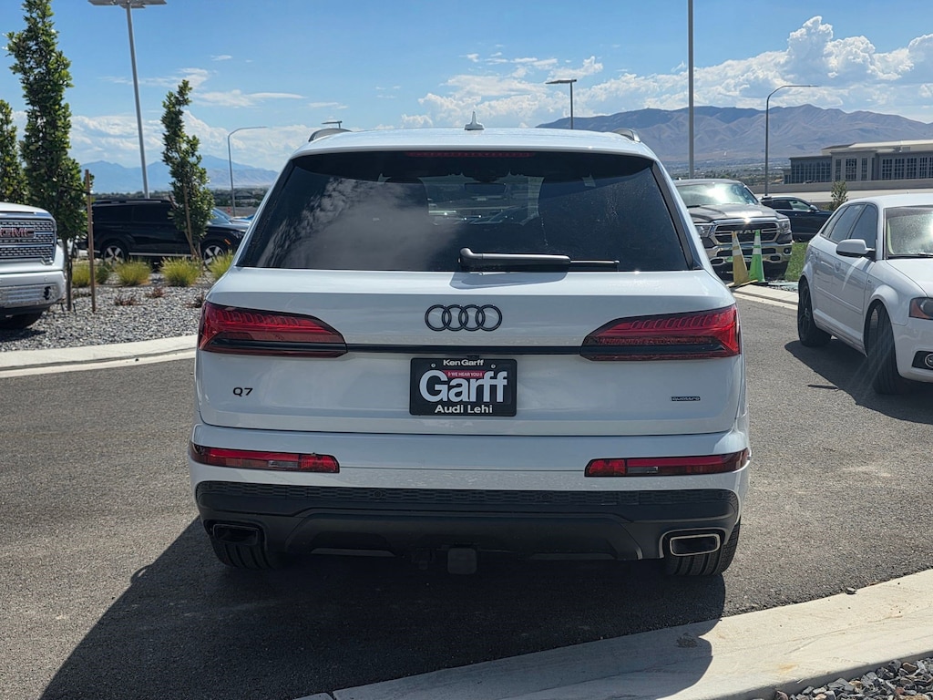 New 2025 Audi Q7 45 Premium SUV