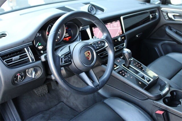 2024 Porsche Macan T photo 4