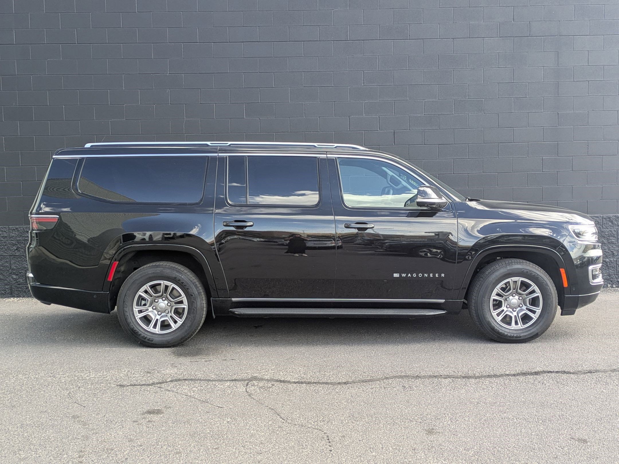 2023 Jeep Wagoneer Base photo 4