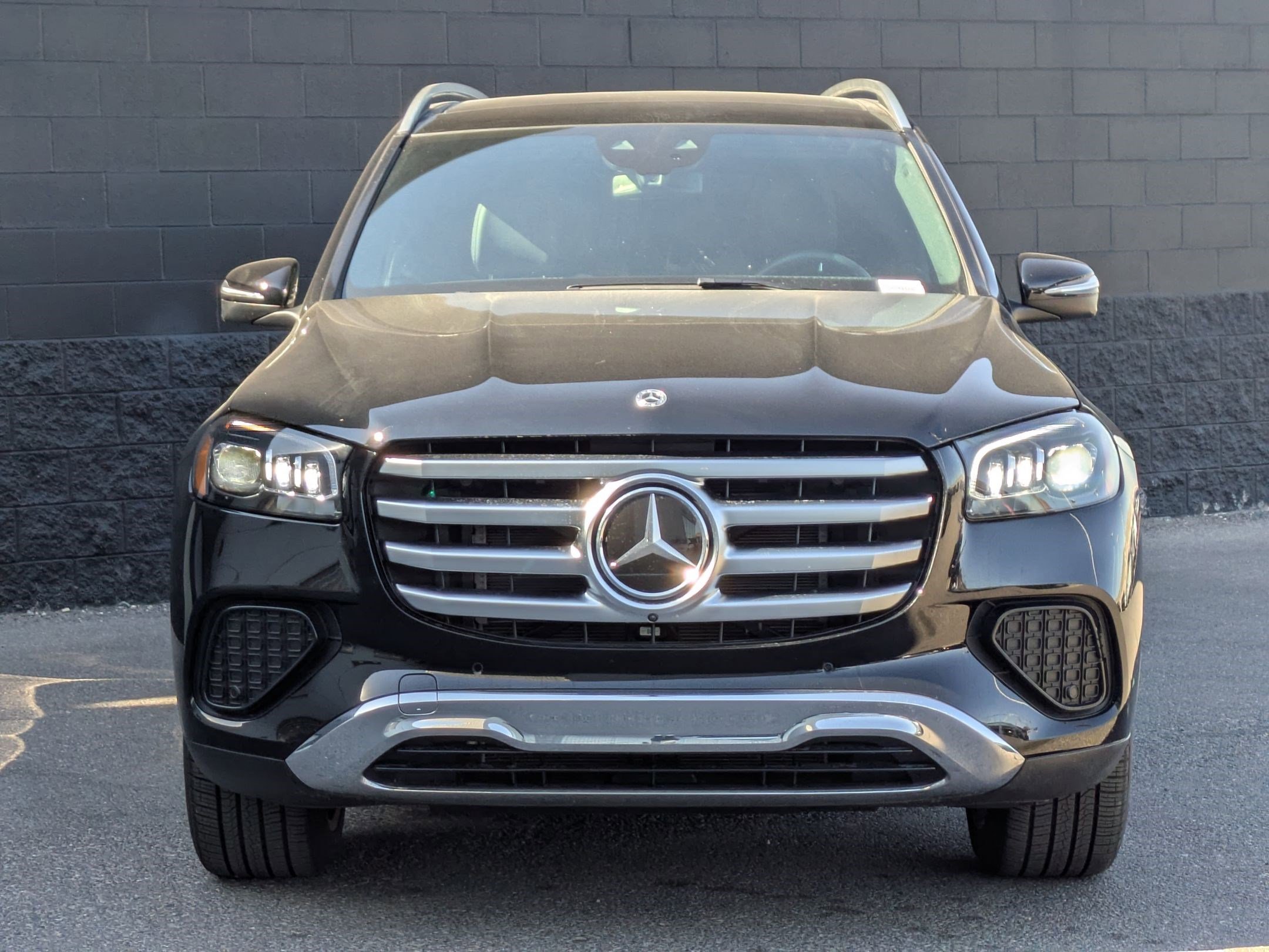 2025 Mercedes Benz GLS 450 4MATIC photo 2